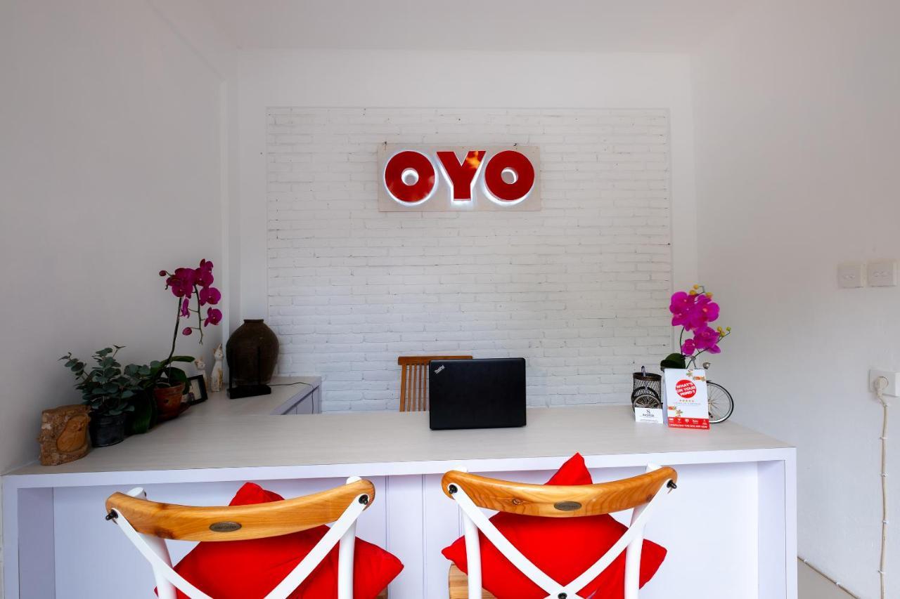 Oyo 1493 Surya Villa Selong Belanak Exterior foto