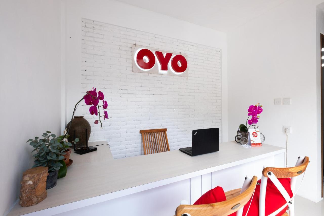 Oyo 1493 Surya Villa Selong Belanak Exterior foto