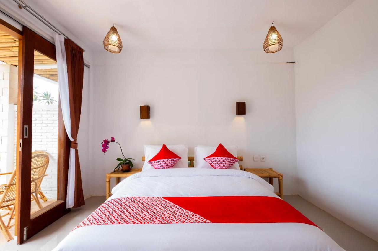 Oyo 1493 Surya Villa Selong Belanak Exterior foto