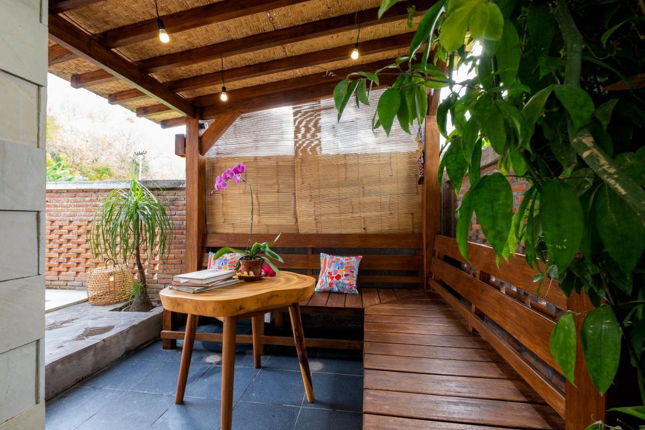 Oyo 1493 Surya Villa Selong Belanak Exterior foto